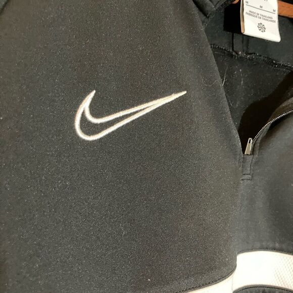 Black, Nike Syracuse United lightweight jacket, men’s size medium - Picture 3 of 4